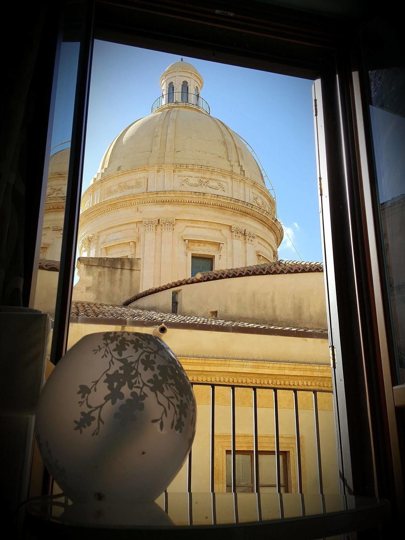 Affittacamere Conte Di Cavour Noto Buitenkant foto