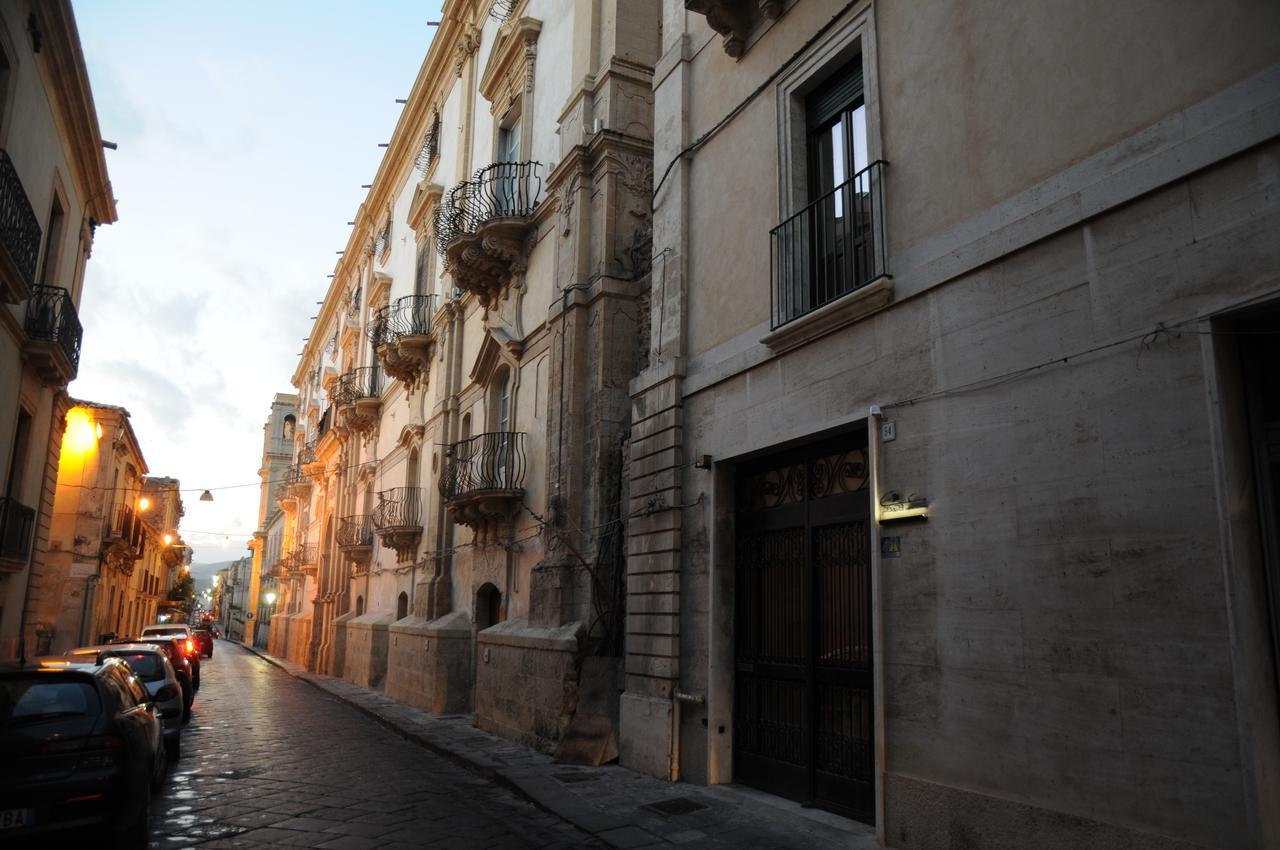 Affittacamere Conte Di Cavour Noto Buitenkant foto